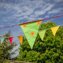 Summer bunting hanging in the garden by foxy on pixabay